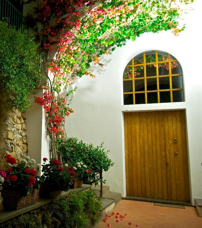 Casale Apartahotel 2*